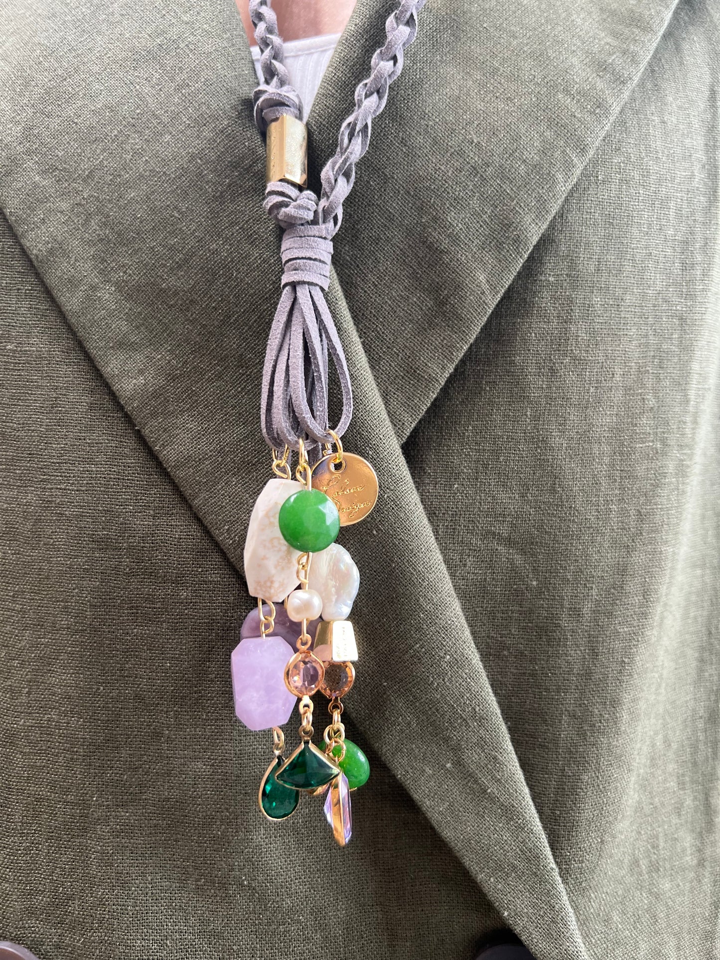 Collana intrecciata blu e minerali