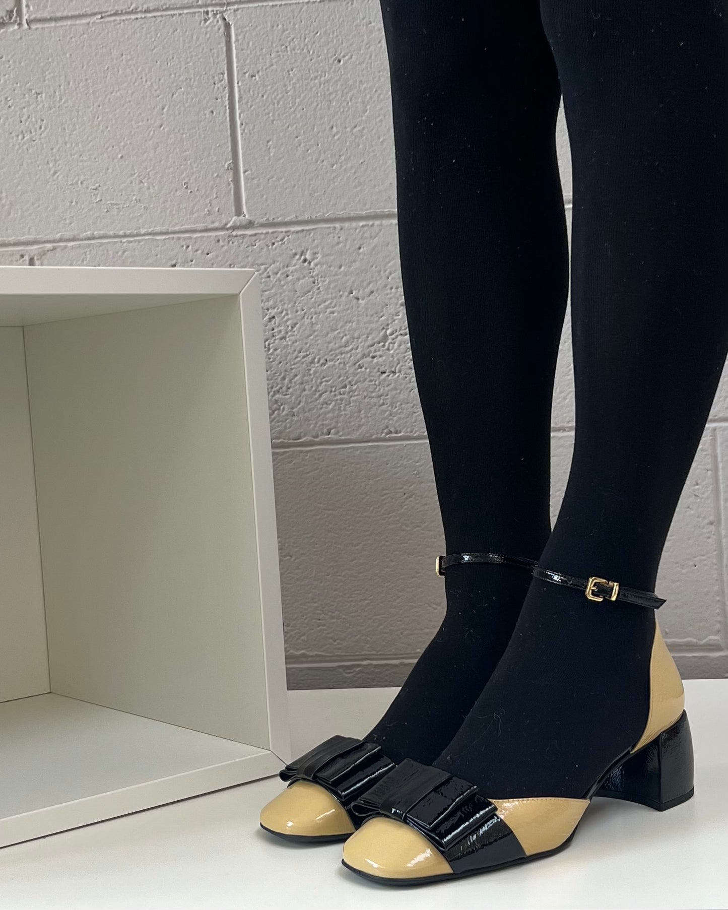 Medium heel bicolor Vicenza shoe