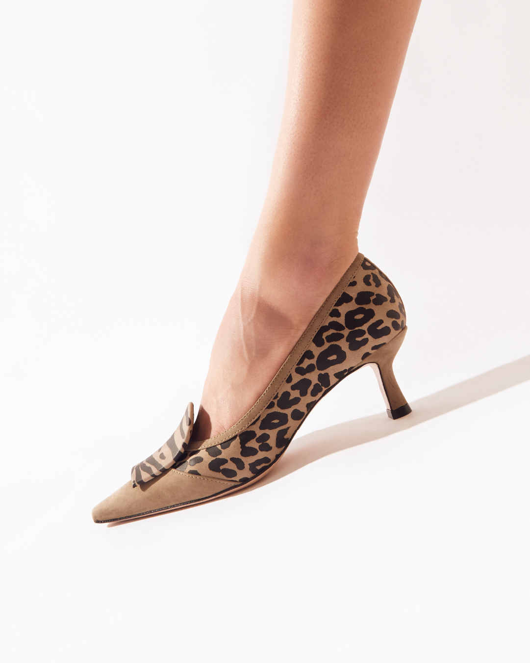 Decollete Vicenza WILD & Chic taupe tacco medio