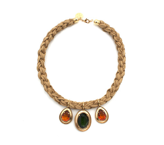Collana intrecciata beige con cristalli