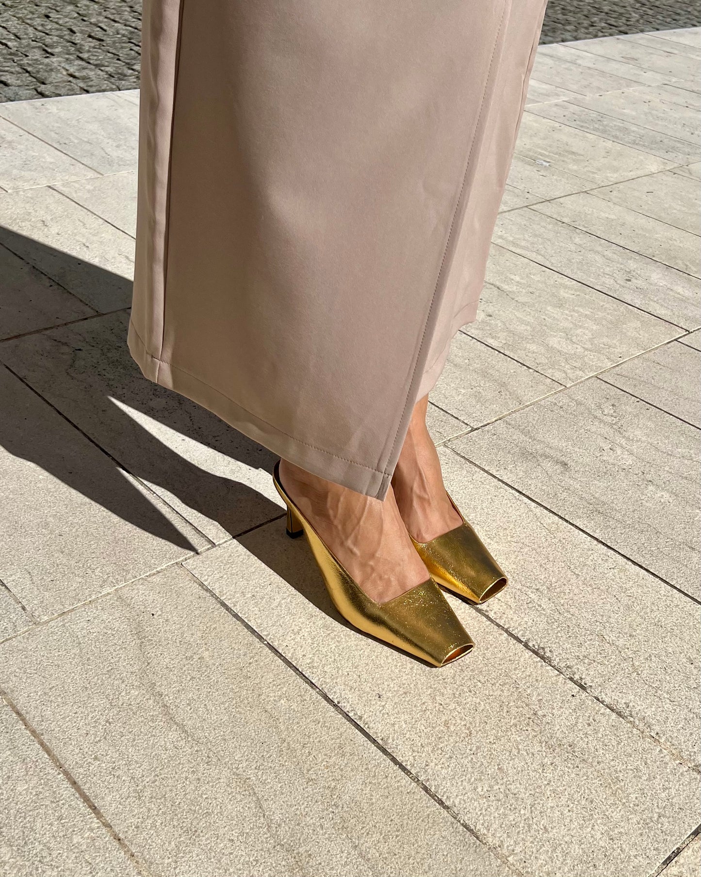 Gold open toe Vicenza mule