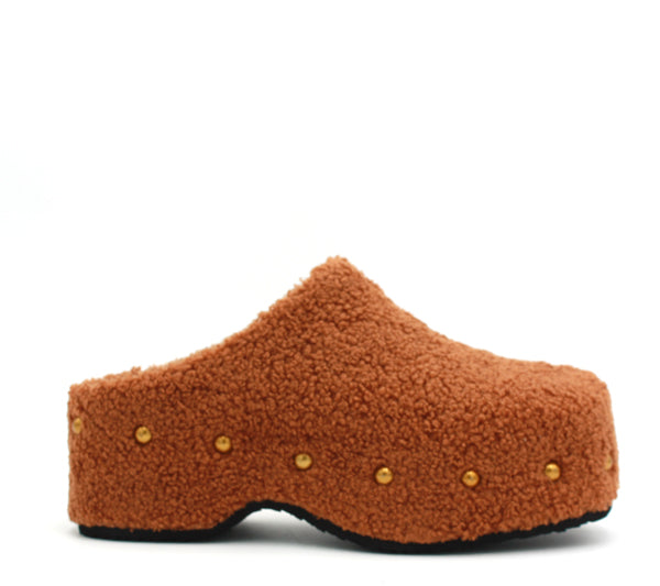 Carola in teddy cammello