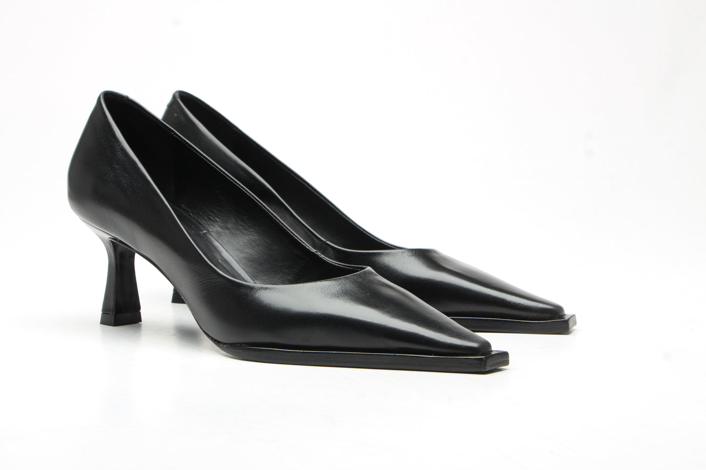 Black Vicenza pump kitten heel